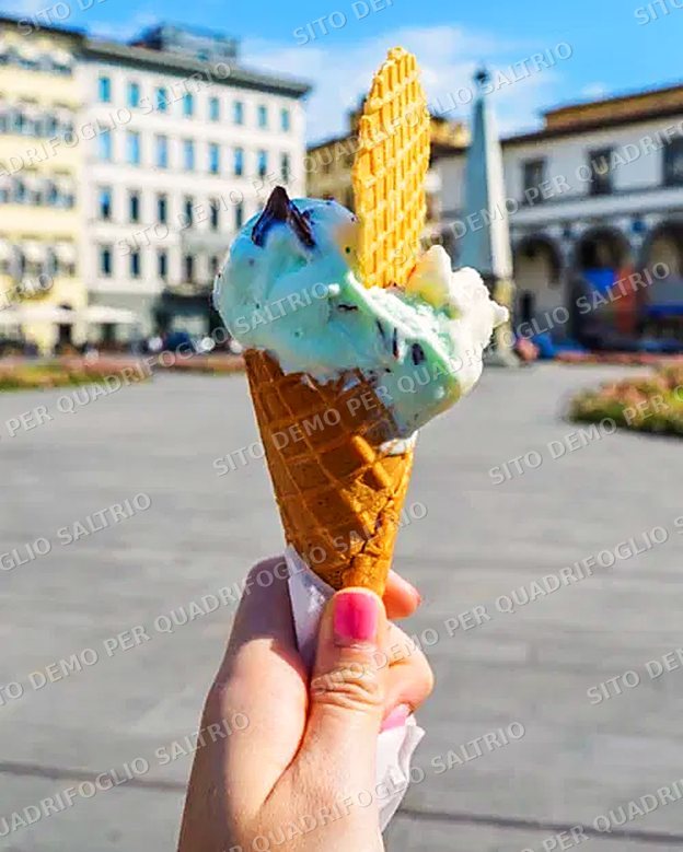 Cono gelato alla menta e cioccolato